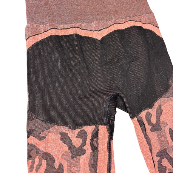 Engineered Life Camo Activewear Set - Picture 14 of 14